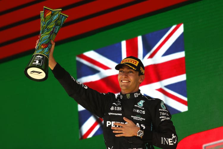 George Russell nach seinem Sieg in Brasilien 2022