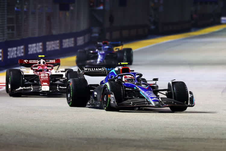 Nicholas Latifi vor Guanyu Zhou – bald wird es krachen