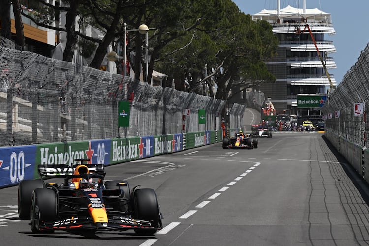 Max Verstappen vor Sergio Pérez