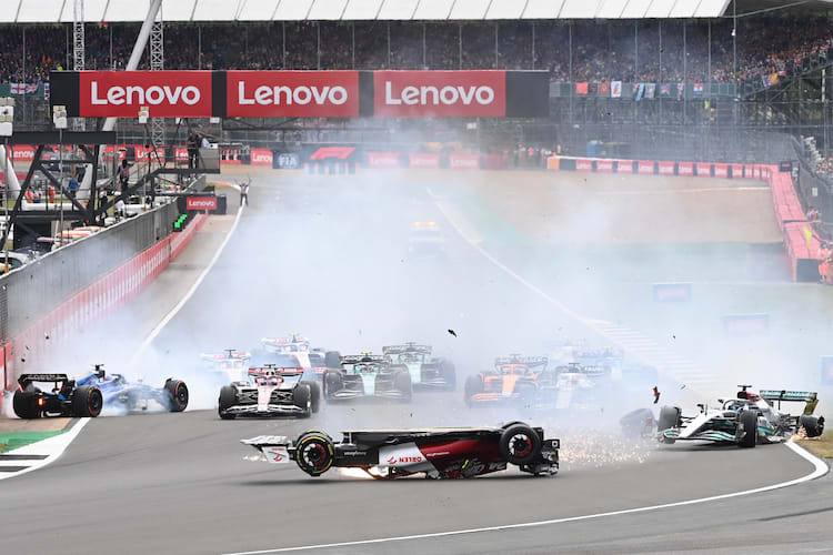 Guanyu Zhou mit seinem Alfa Romeo in Silverstone 2022