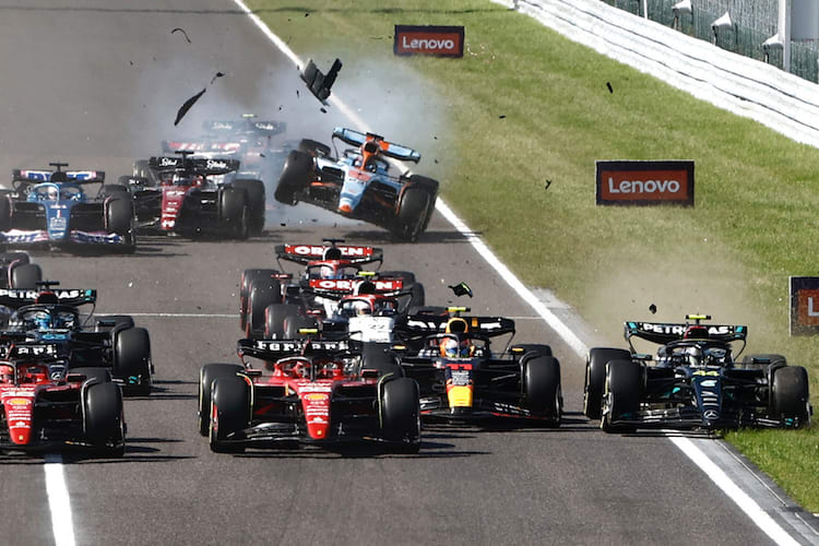 Lewis Hamilton nach dem Start im Gras