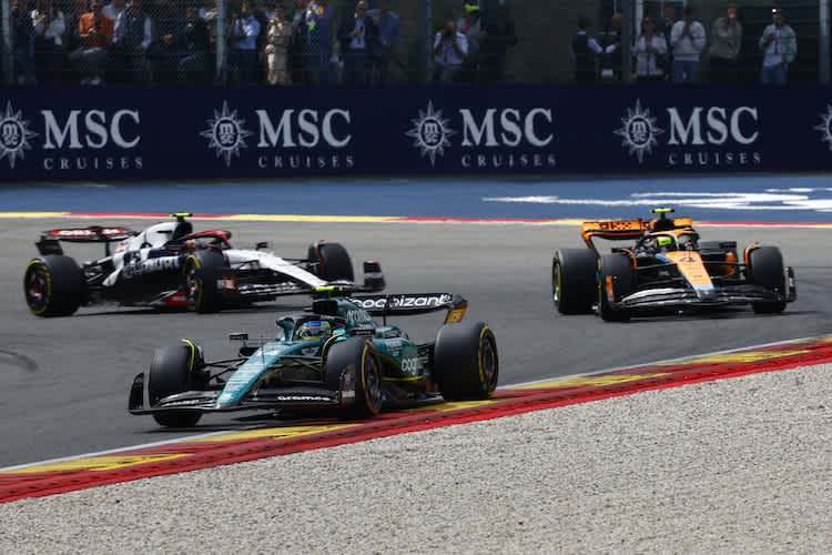 Fernando Alonso vor Lando Norris und Yuki Tsunoda