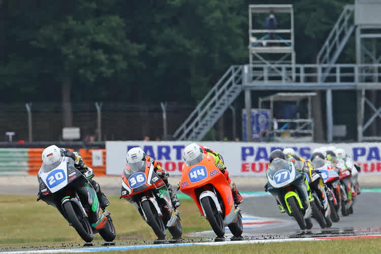 Die Teenager kommen nach Assen