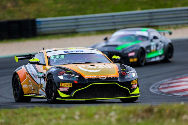 Die letztjährigen Meister Hugo Sasse und Mike David Ortmann starten erneut für PROsport Racing - insgesamt starten fünf Aston Martin Vantage GT4