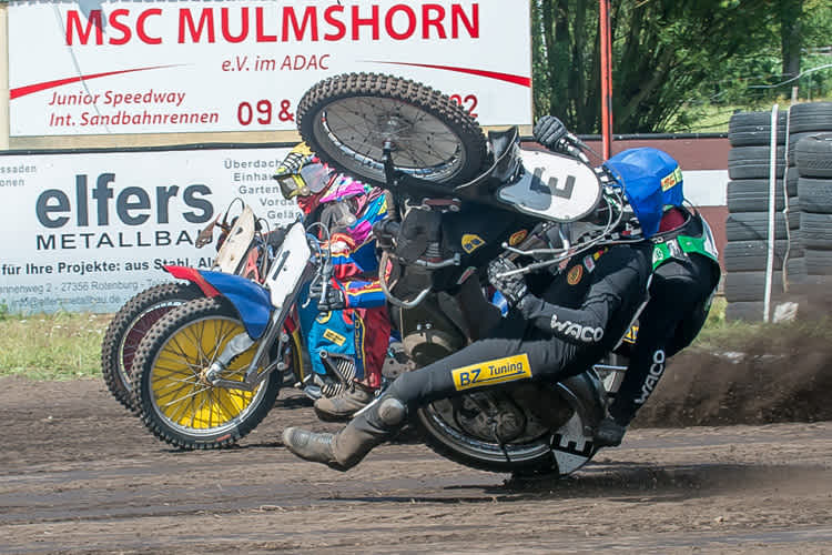 Der Moment, bevor das schwere Gespann auf das Bein von David Kolb krachte