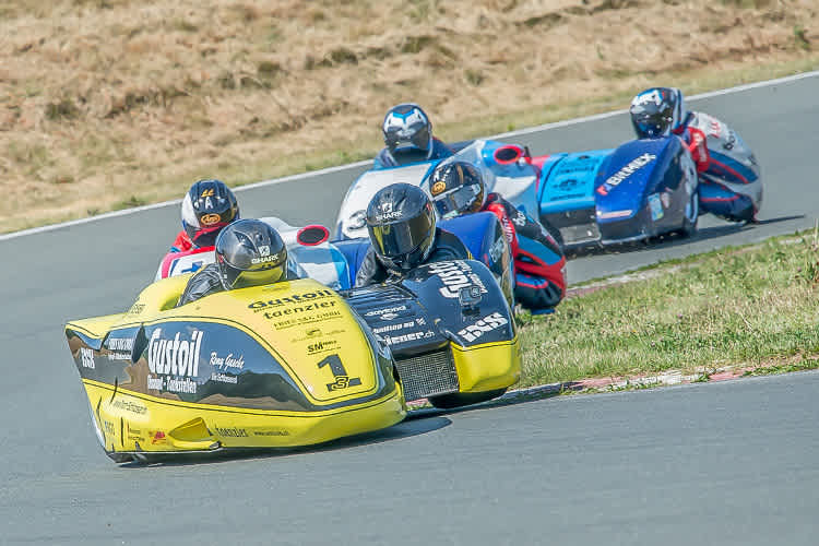 In der Sidecar-WM müssen die nationalen Top-Gespanne mitfahren