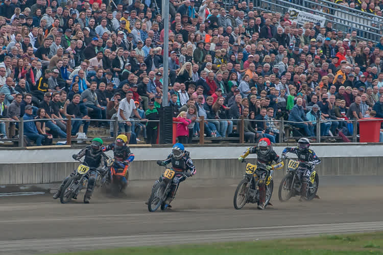 Daniel Spiller (15) zeigte bei seinem Wildcard-Einsatz im Vechta-GP keine Scheu vor der Konkurrenz 