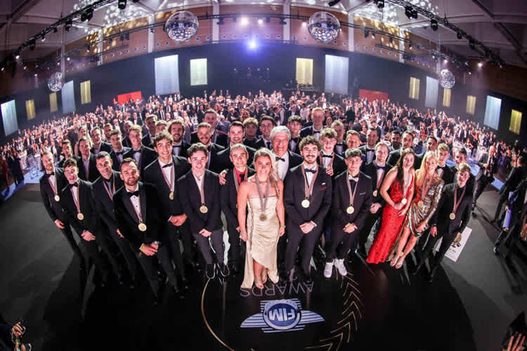 Versammelte Prominenz bei den FIM Awards 2022 in Rimini