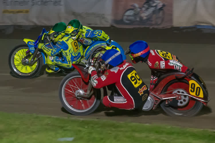 Mitch Godden/Paul Smith (9) vor Manuel und Melanie Meier (90)