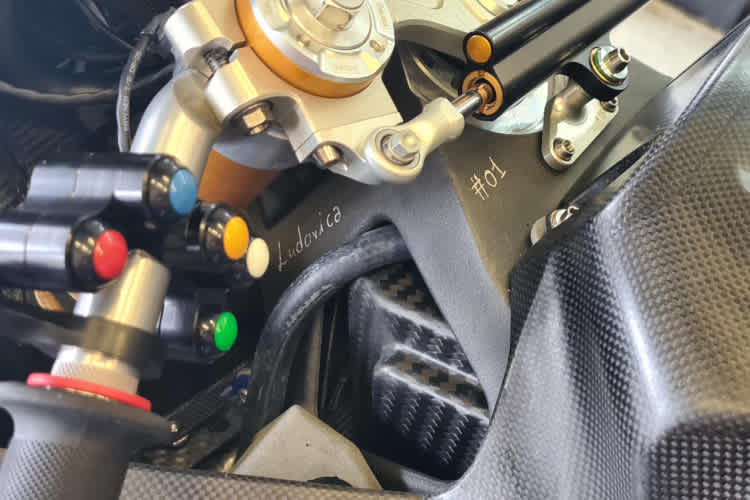 Kurioses Detail an der V21L von Randy Krummenacher