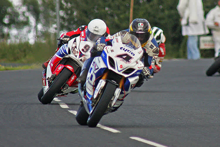 2013 gewann Guy Martin beim Ulster GP beide Superbike-Rennen auf der Tyco Suzuki