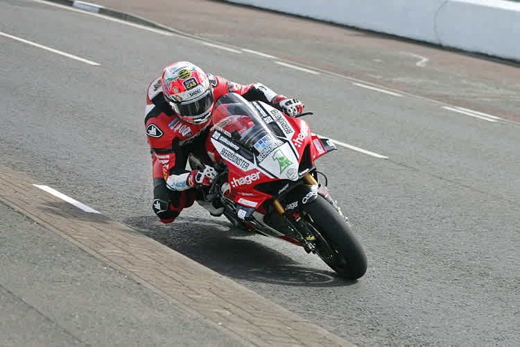 Glenn Irwin gewinnt beim NW200 zum achten Mal in Serie die Superbike-Klasse