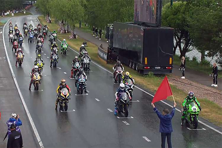 Lukas Maurer (18), David Datzer (55) und Ville Valtonen (13) bilden in Imatra die erste Startreihe