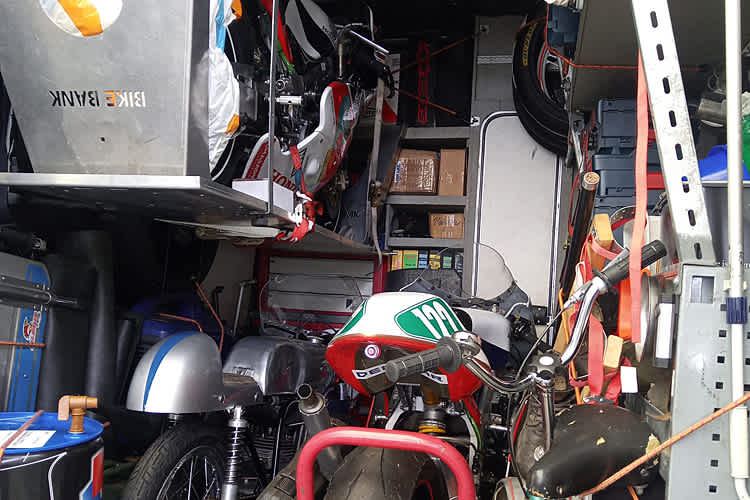 Beim Deutschen Chris Meyer ist der Transporter bis an die Decke vollgepackt