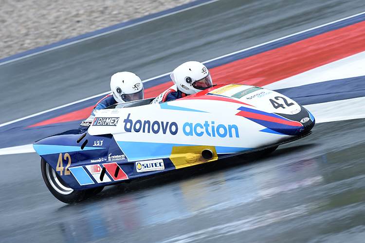 Lennard Göttlich und Uwe Neubert im strömenden Regen