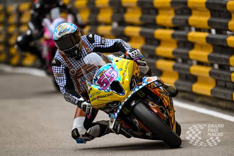 Als ob David Datzer im karrierten Hemd und in der zünftigen Lederhose zum Oktoberfest fahren würde