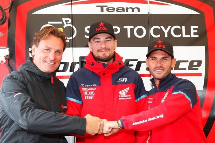 Stephen Rubini (mitte) steigt in die MXGP 2023 auf