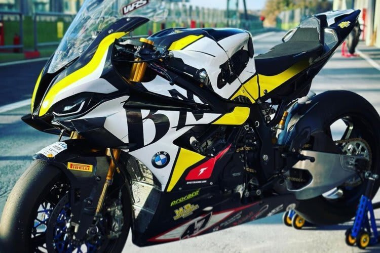 Die BMW von B-Max Racing ist ein Hingucker
