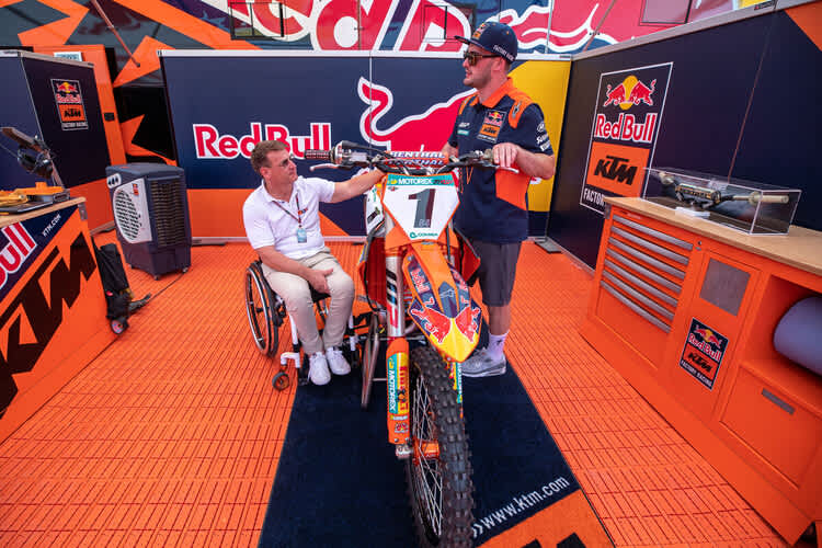 KTM-Motorsport-Direktor Pit Beirer mit MX-Star Jeffrey Herlings