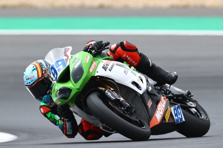 Den Umstieg auf die 600er Kawasaki hat Adrian Huertas gemeistert 