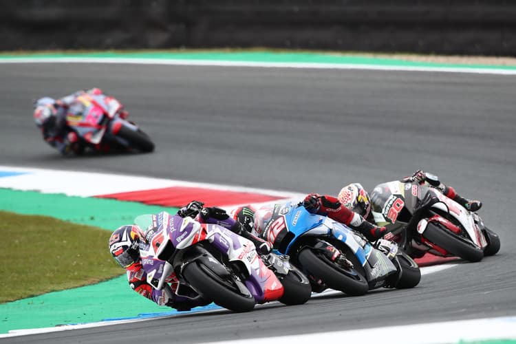 Johann Zarco  vor Alex Rins und Taka Nakagami