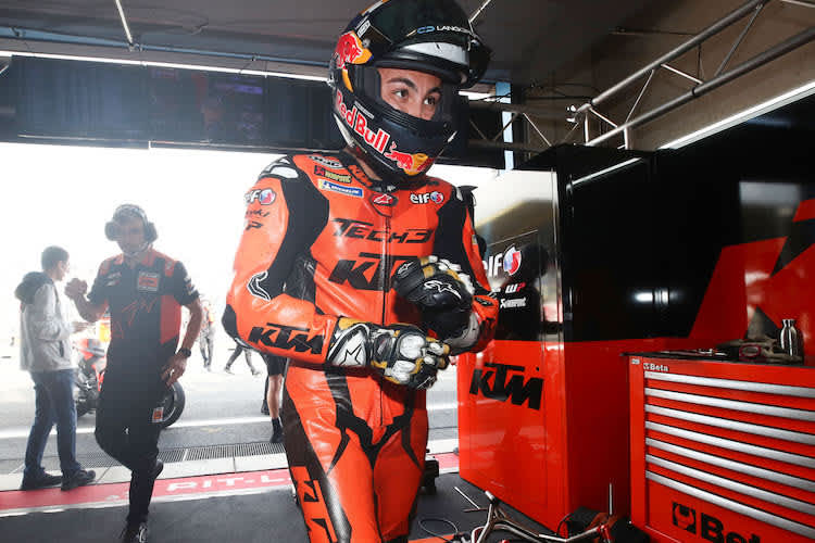 Raúl Fernández steuerte in Assen mit schmerzverzogenem Gesicht die Box an