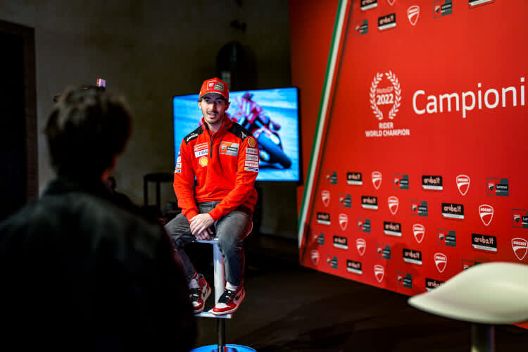 Pecco Bagnaia am Donnerstagabend in Bologna
