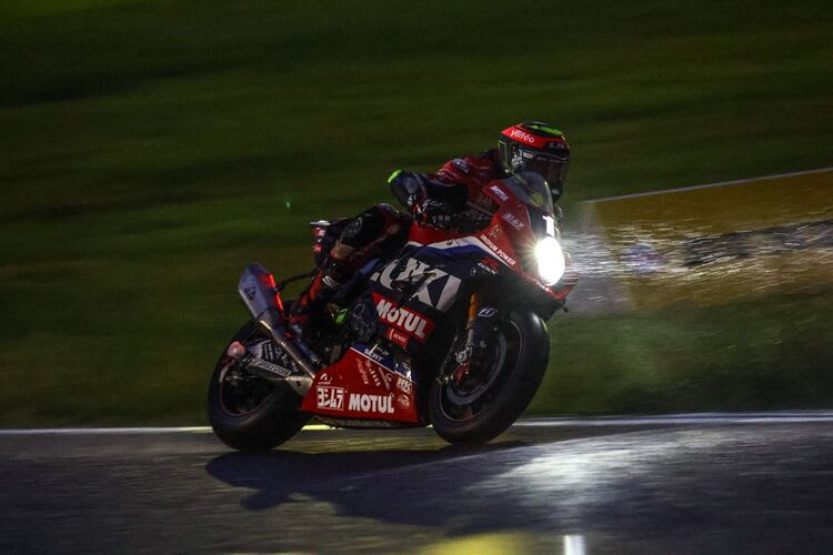 Gregg Black im regnerischen Nachttraining in Suzuka