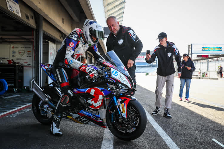 Alt auf dem Weg zur Arbeit