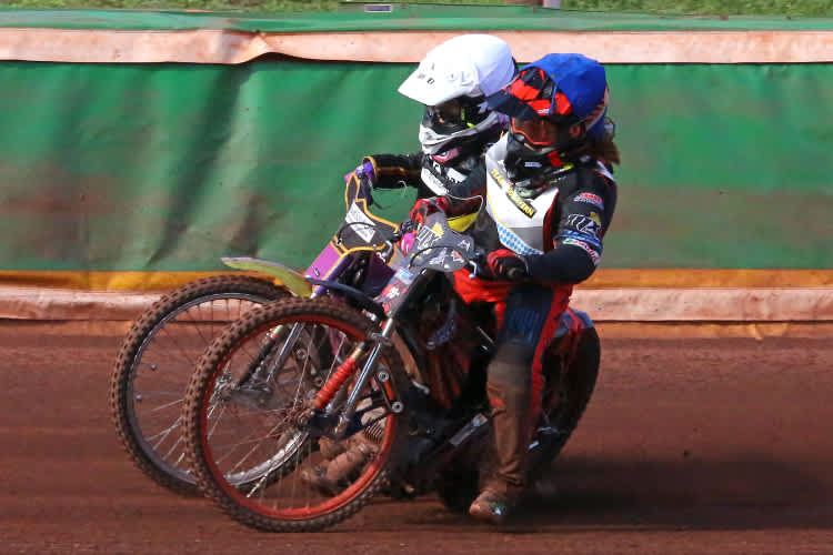 Jenny Apfelbeck gegen Alina Sassenhagen 