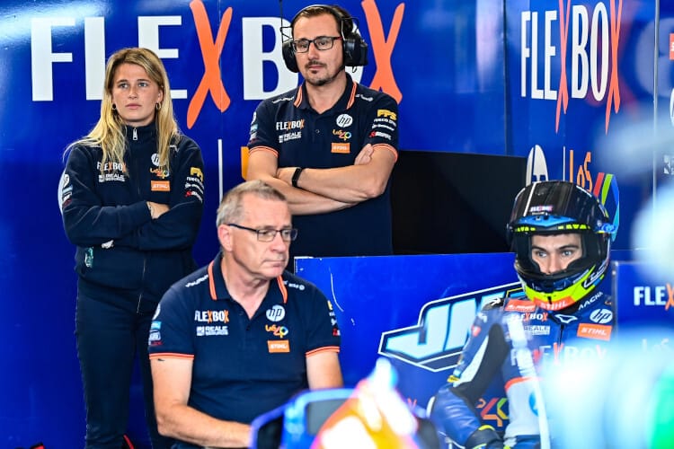 Michelle Neukirchen unterstützt Jorge Navarro stets in der Pons-Box