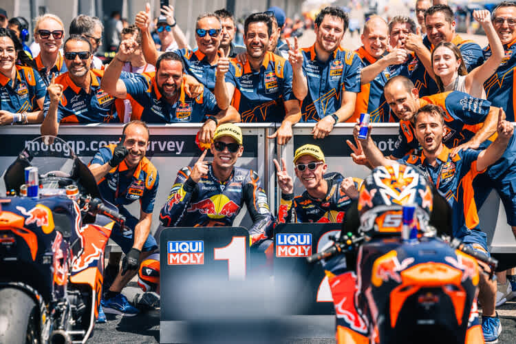 Das Red Bull KTM Ajo-Team dominierte in der Moto2 am Sachsenring
