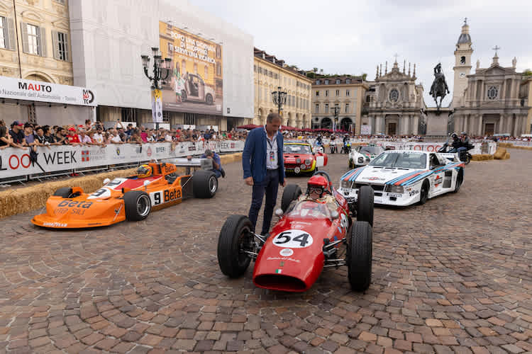 Fahrdemonstration auf der Piazza Castello von Turin