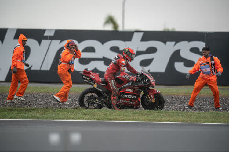 Pecco Bagnaia versenkte in Argentinien 20 Punkte im Kiesbett