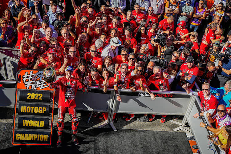 Pecco Bagnaia und Ducati feierten in Valencia den ersten Fahrer-WM-Titel seit 15 Jahren