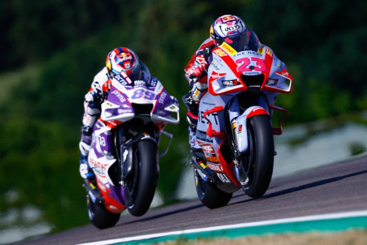 Jorge Martin jagt Enea Bastianini, beide sind hinter demselben Platz her