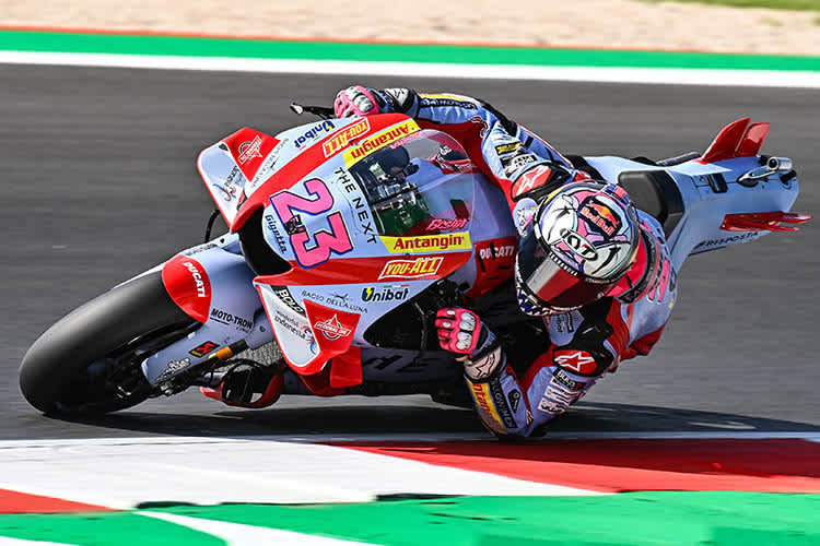 Enea Bastianini wirbt seit vielen Jahren am Helm für Red Bull 