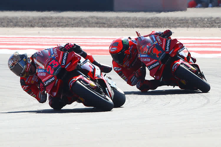 Im Sprint am Samstag: Bastianini (23) wehrte sich verbissen gegen Bagnaia (1) und wurde Siebter