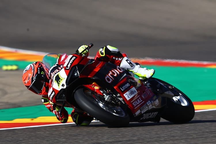 Wie weit ein Motorrad bei einem Sturz fliegt, hängt auch vom Gewicht ab