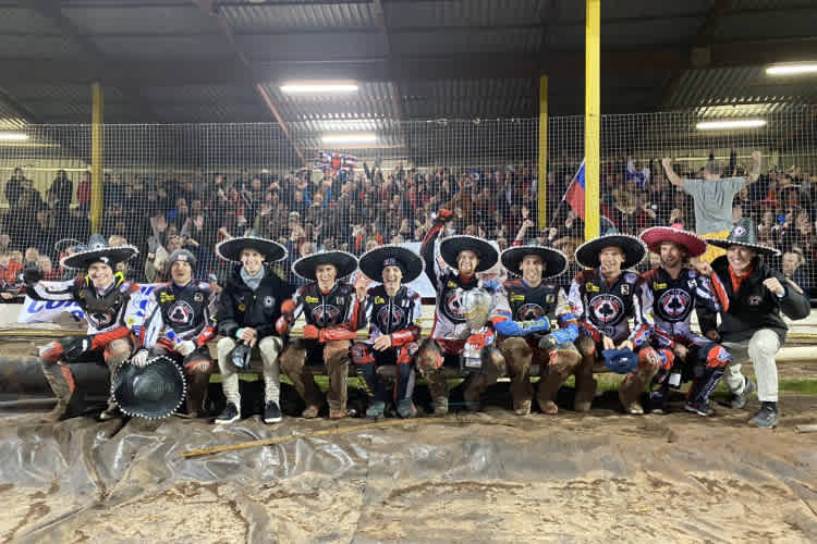 Das siegreiche Team aus Manchester mit Norick Blödorn