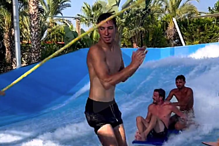 Toprak Razgatlioglu ist für jede Gaudi zu haben