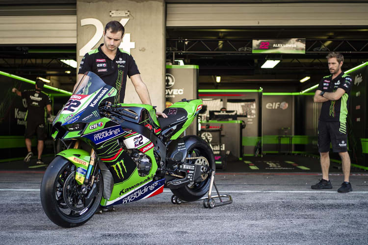 Die Kawasaki ZX-10RR von Alex Lowes blieb im zweiten Lauf in der Box stehen