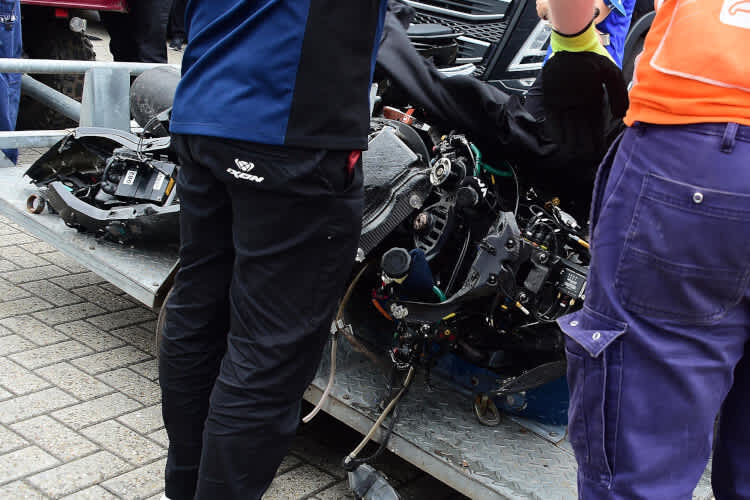 Die Trümmer von Darryn Binders Yamaha M1