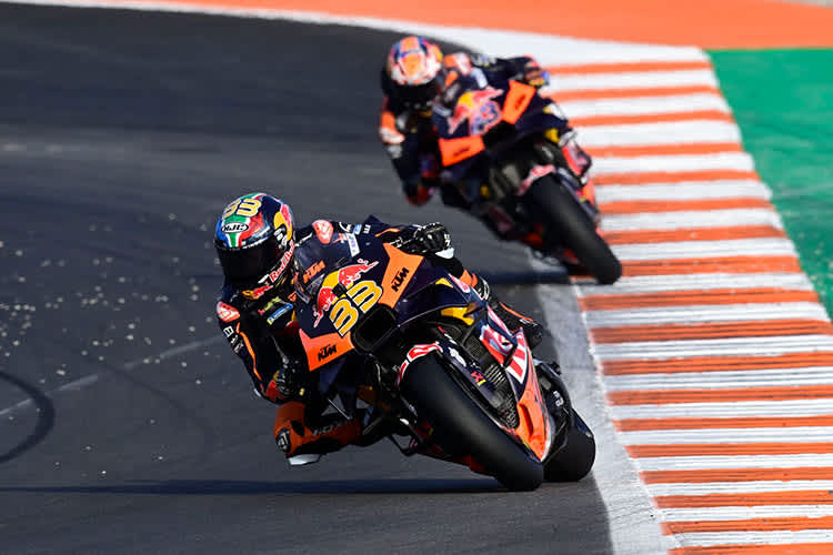 Valencia-GP: Der erste Doppelsieg durch Jack Miller (hinten) und Brad Binder (33) schien sich anzubahnen