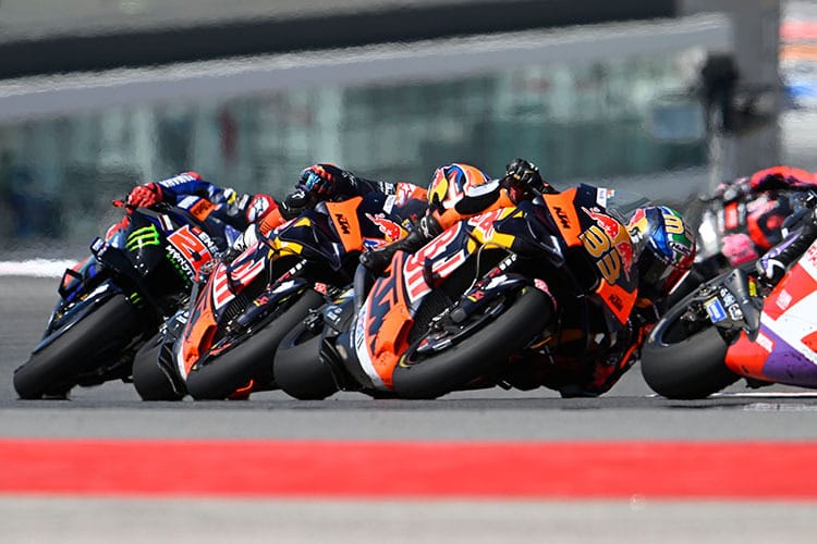 Brad Binder (33) hinter Zarco, verfolgt von Binder und Quartararo 