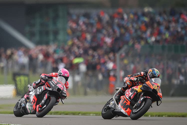 Harter Fight: Brad Binder vor Sieger Aleix Espargaró