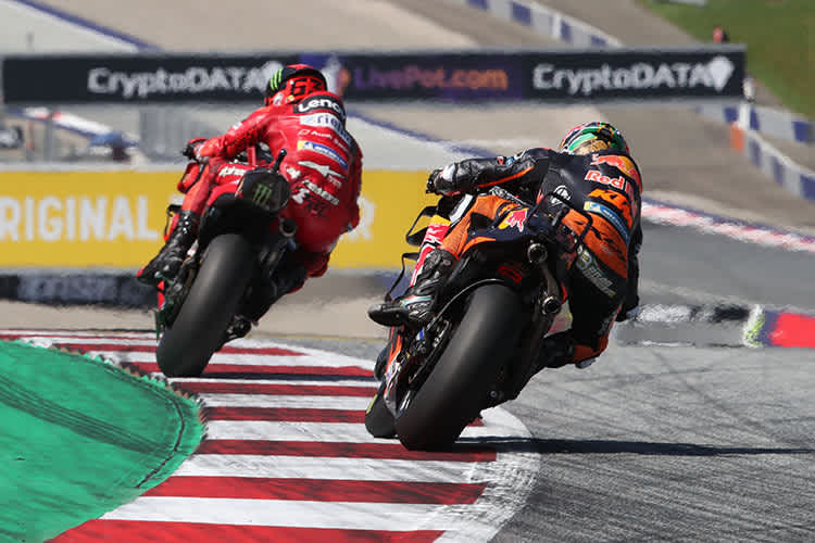 Der Zweikampf des Tages: Pecco Bagnaia vor Brad Binder