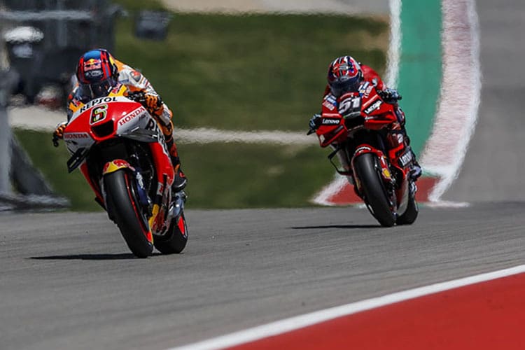 Stefan Bradl (6) lag bis zur vorletzten Runde vor Ducati-Testfahrer Michele Pirro (51)