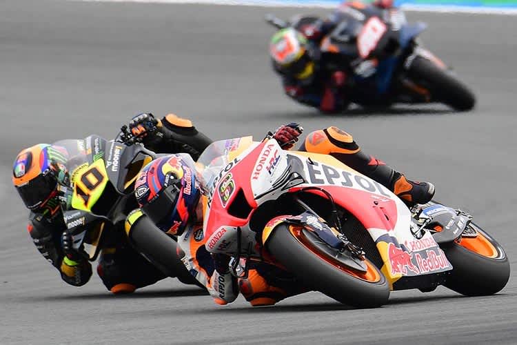 Im Rennen: Stefan Bradl (6) vor Marini (10) und Darryn Binder