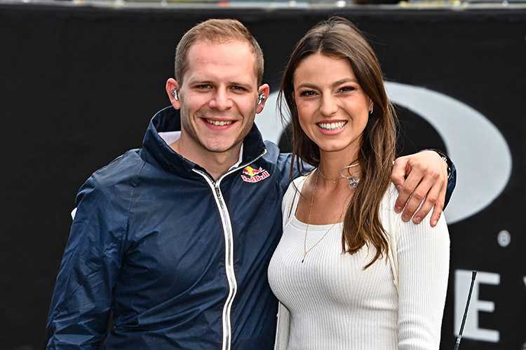 Stefan Bradl mit Alina Marzi von ServusTV